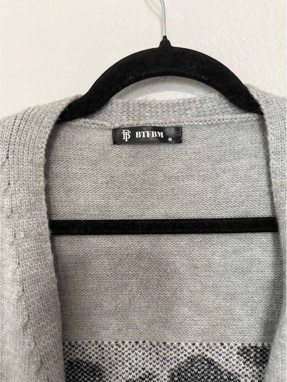 Cardigan size medium - Picture 2 of 3
